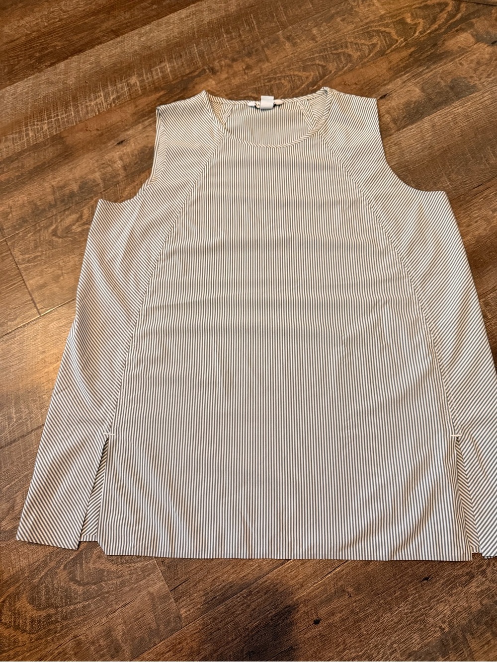 Athleta Zephyr Refined Tank Top Women’s Large Gray White Stripe Sleeveless